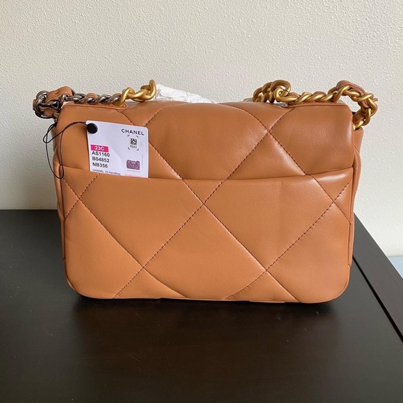 NIB 23C Chanel 19 CC Caramel Quilted Calfskin Leather Flap Bag in Caramel Brown - Picture 3 of 10